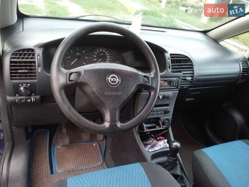 Минивэн Opel Zafira 2003 в Сумах