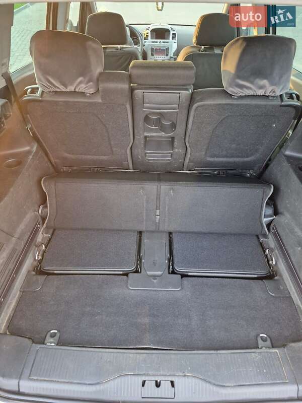 Минивэн Opel Zafira 2012 в Городке