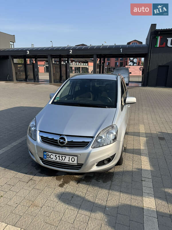 Мінівен Opel Zafira 2014 в Дрогобичі