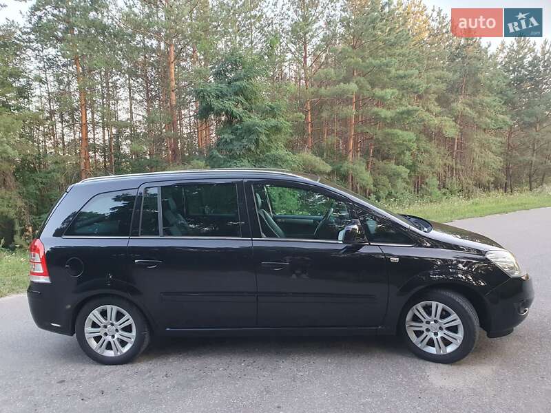 Минивэн Opel Zafira 2010 в Харькове