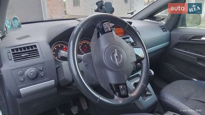 Минивэн Opel Zafira 2011 в Львове