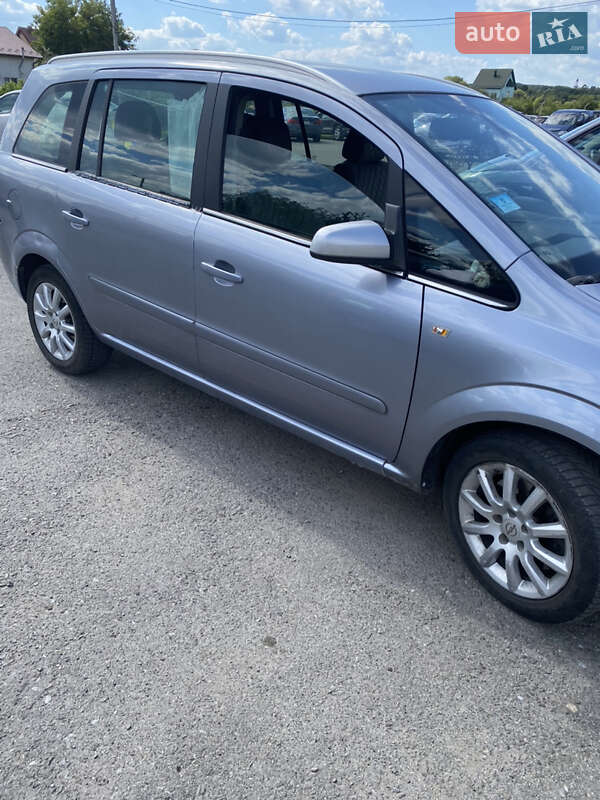Минивэн Opel Zafira 2007 в Ивано-Франковске