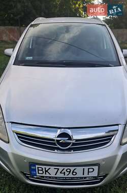 Минивэн Opel Zafira 2009 в Остроге