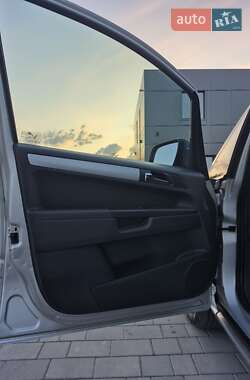 Мінівен Opel Zafira 2011 в 