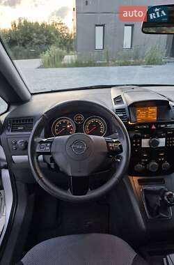 Мінівен Opel Zafira 2011 в 