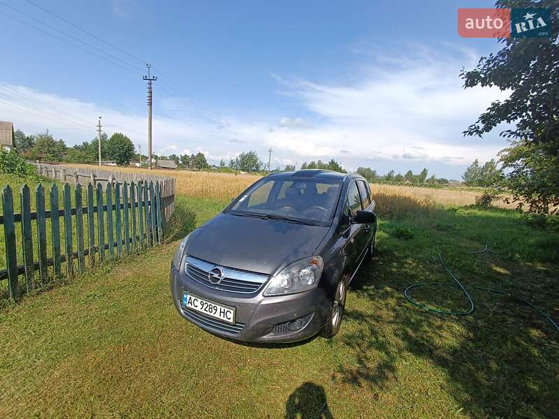 Минивэн Opel Zafira 2010 в Камне-Каширском