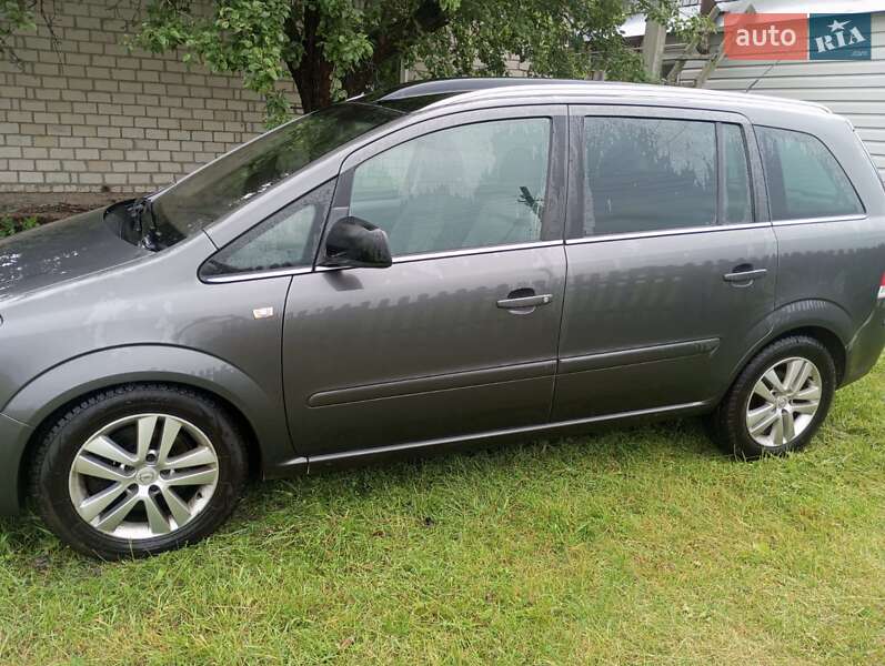 Минивэн Opel Zafira 2010 в Камне-Каширском