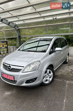 Минивэн Opel Zafira 2008 в Киеве
