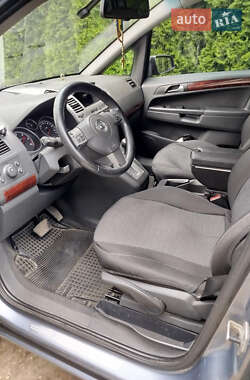 Минивэн Opel Zafira 2005 в 