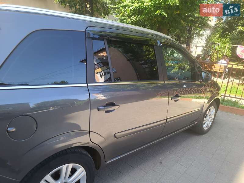 Минивэн Opel Zafira 2010 в Ивано-Франковске
