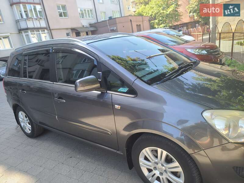 Минивэн Opel Zafira 2010 в Ивано-Франковске