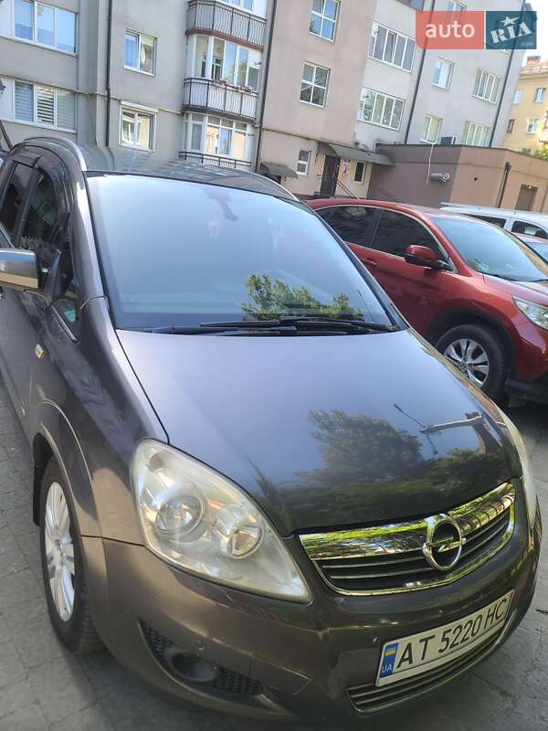 Минивэн Opel Zafira 2010 в Ивано-Франковске