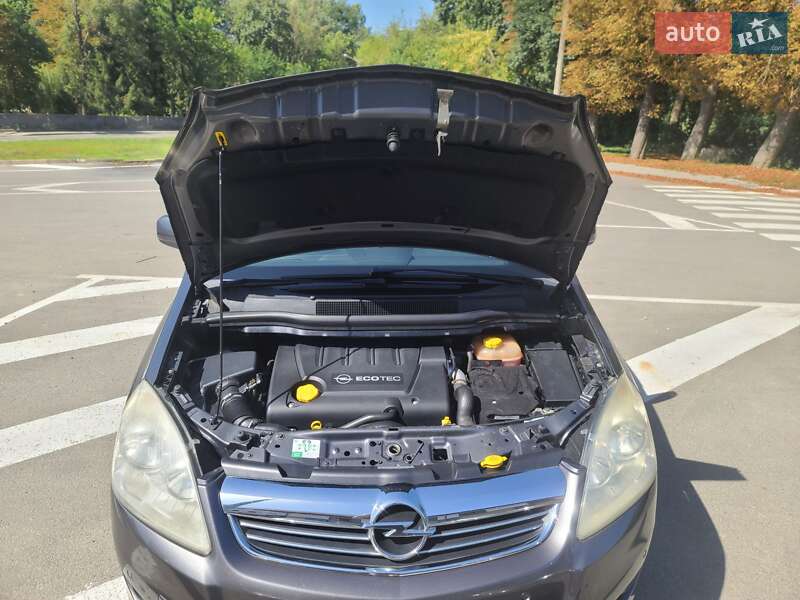 Минивэн Opel Zafira 2010 в Ивано-Франковске