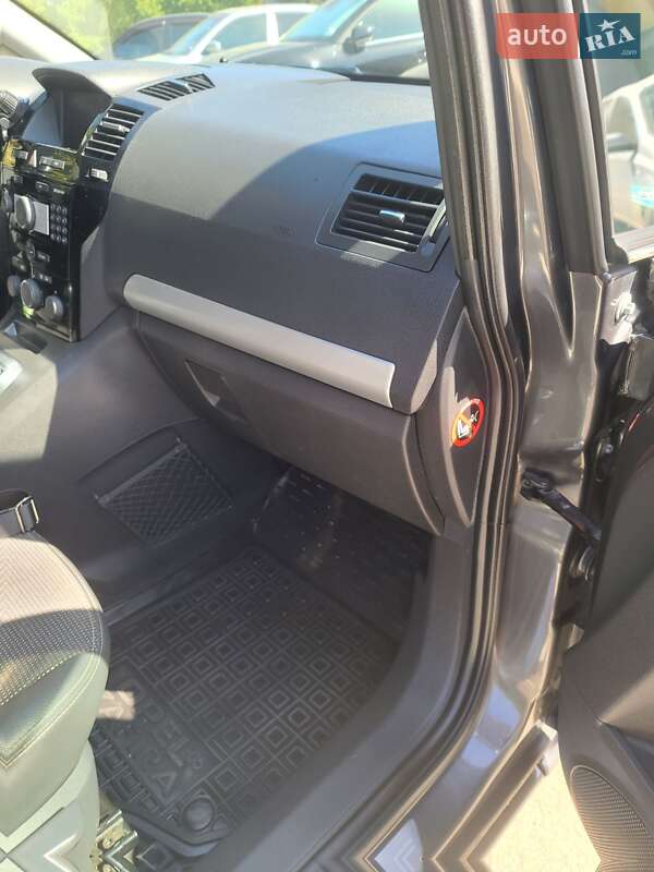 Минивэн Opel Zafira 2010 в Ивано-Франковске