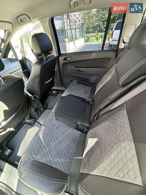 Минивэн Opel Zafira 2011 в Запорожье