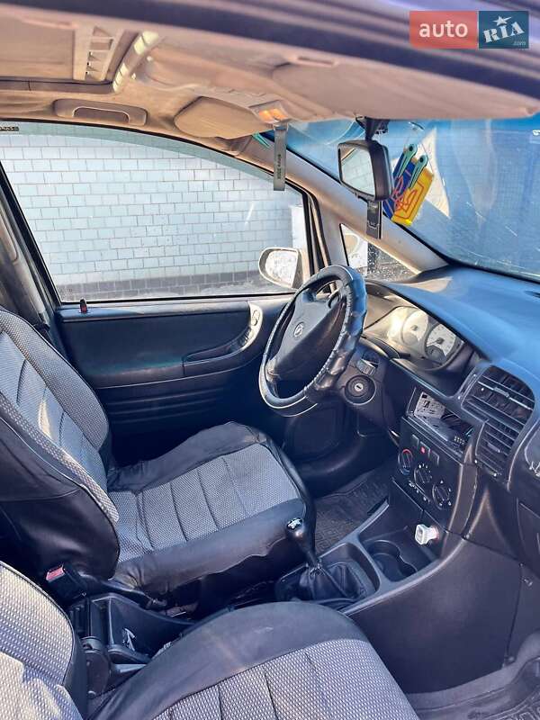 Мінівен Opel Zafira 2002 в Жашківу