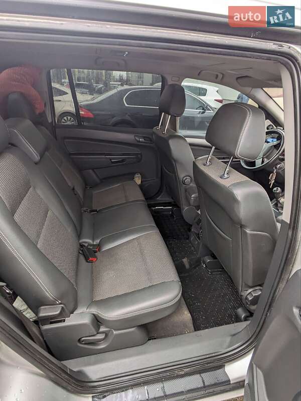 Минивэн Opel Zafira 2010 в Львове