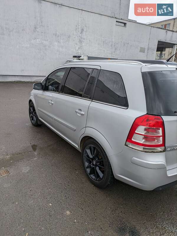 Минивэн Opel Zafira 2010 в Львове