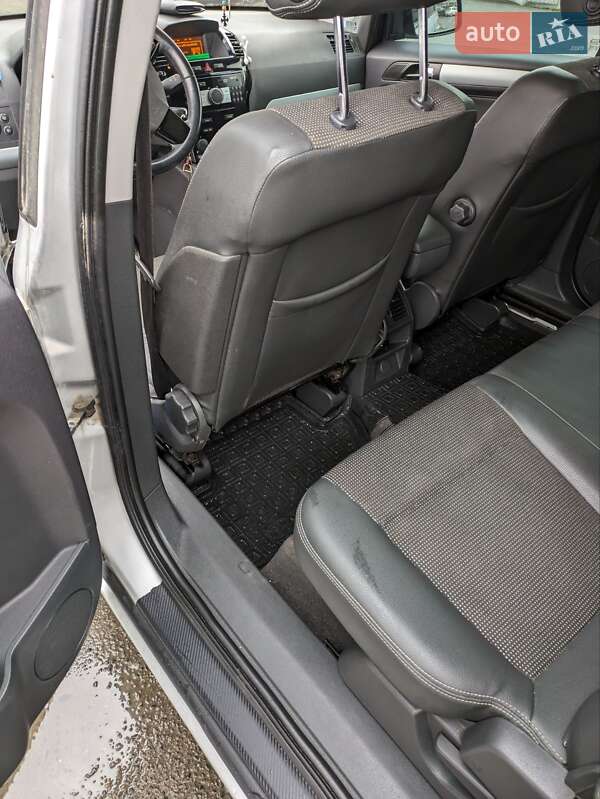 Минивэн Opel Zafira 2010 в Львове