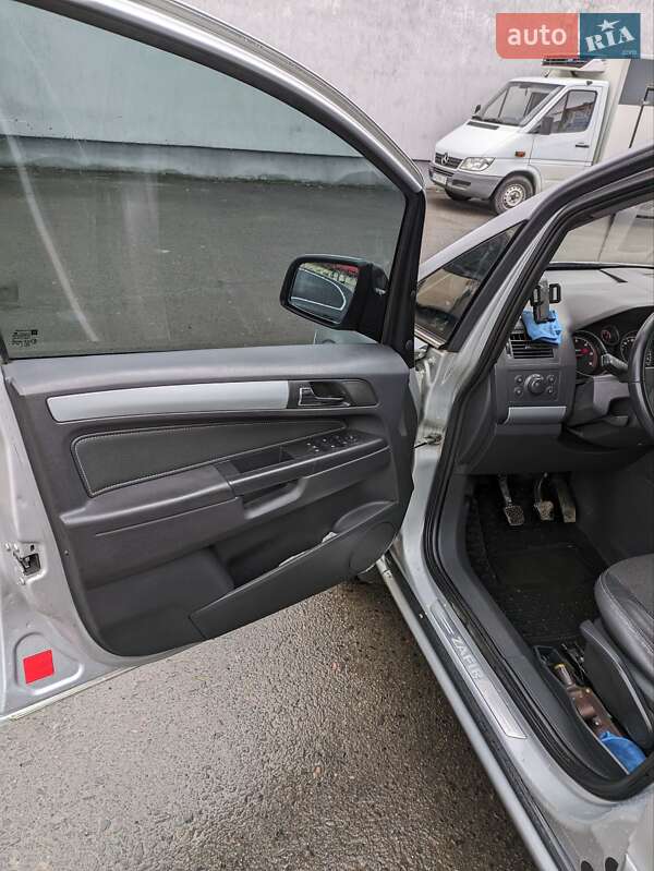Минивэн Opel Zafira 2010 в Львове