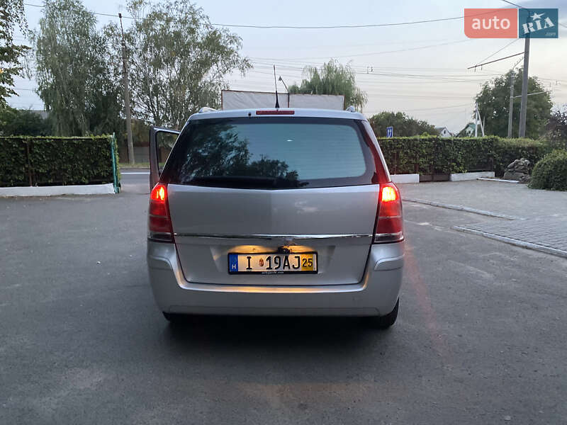 Минивэн Opel Zafira 2006 в Луцке
