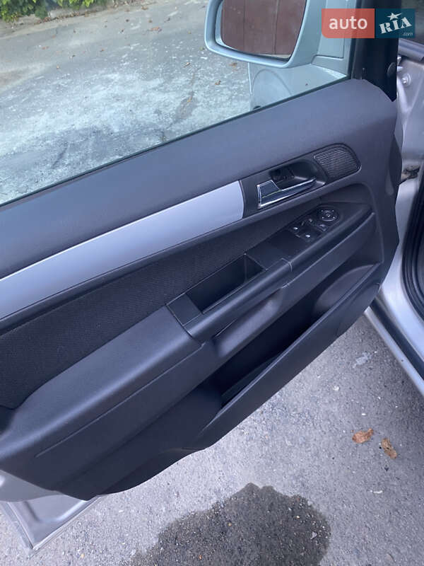 Минивэн Opel Zafira 2006 в Луцке