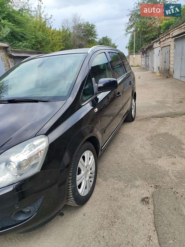 Минивэн Opel Zafira 2011 в Каменском