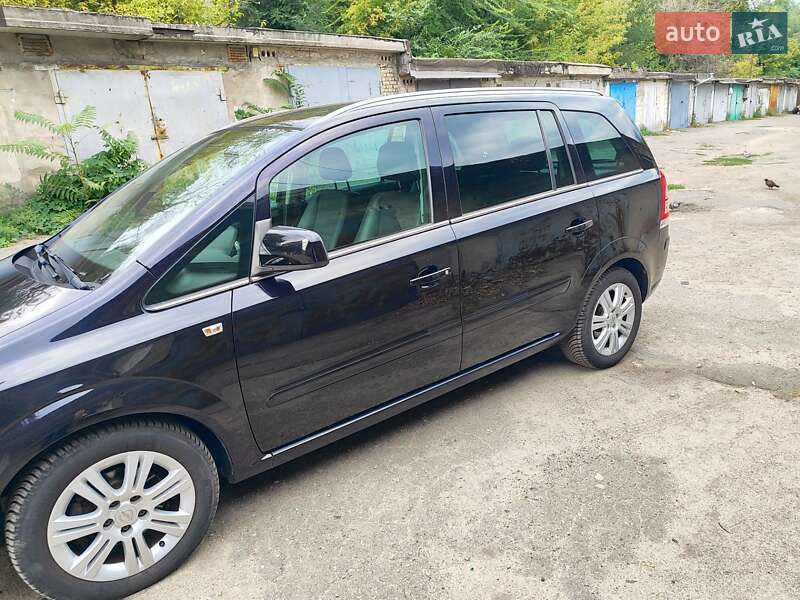 Минивэн Opel Zafira 2011 в Каменском