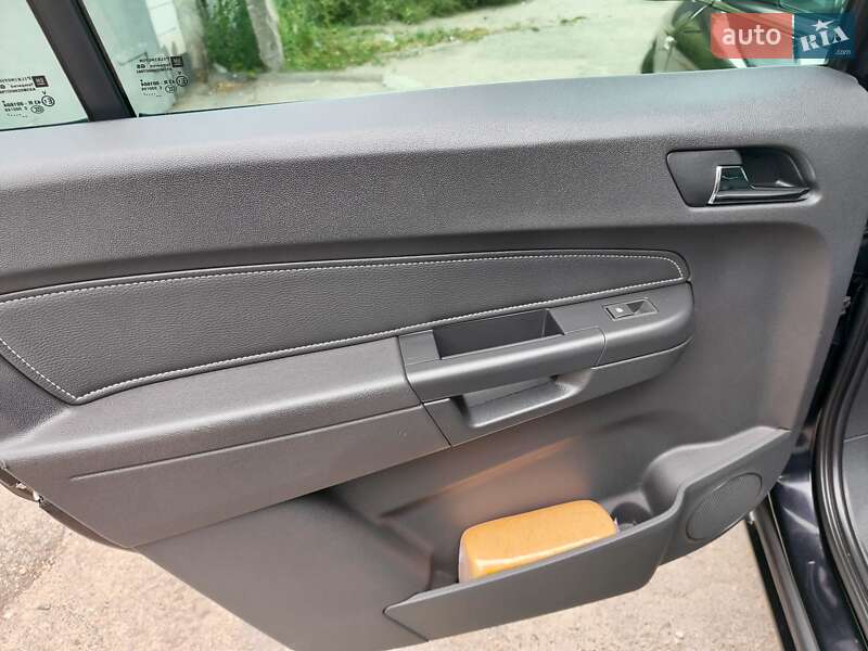 Минивэн Opel Zafira 2011 в Каменском