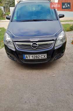 Минивэн Opel Zafira 2008 в 