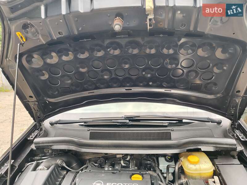 Минивэн Opel Zafira 2011 в Каменском