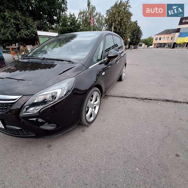 Минивэн Opel Zafira 2011 в 