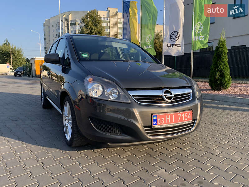 Минивэн Opel Zafira 2012 в 