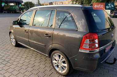 Минивэн Opel Zafira 2012 в 