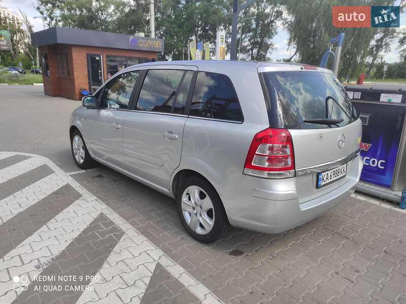Мінівен Opel Zafira 2010 в Києві