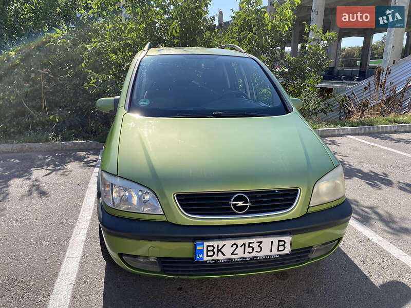 Минивэн Opel Zafira 2000 в Ровно