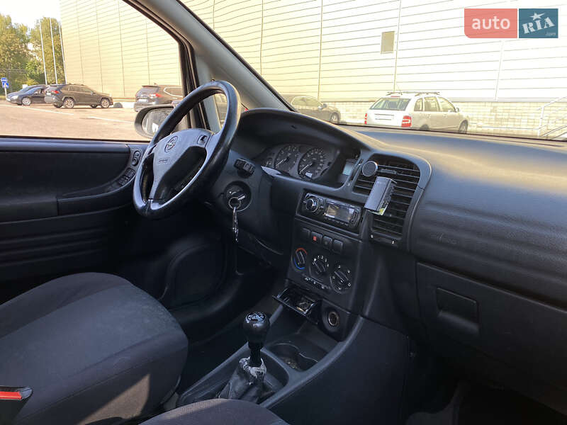 Минивэн Opel Zafira 2000 в Ровно