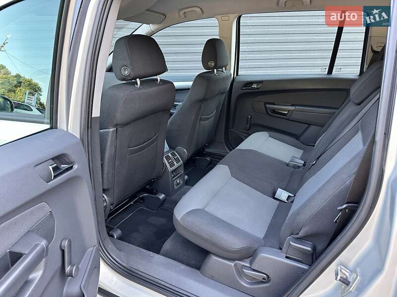 Минивэн Opel Zafira 2005 в Каменском