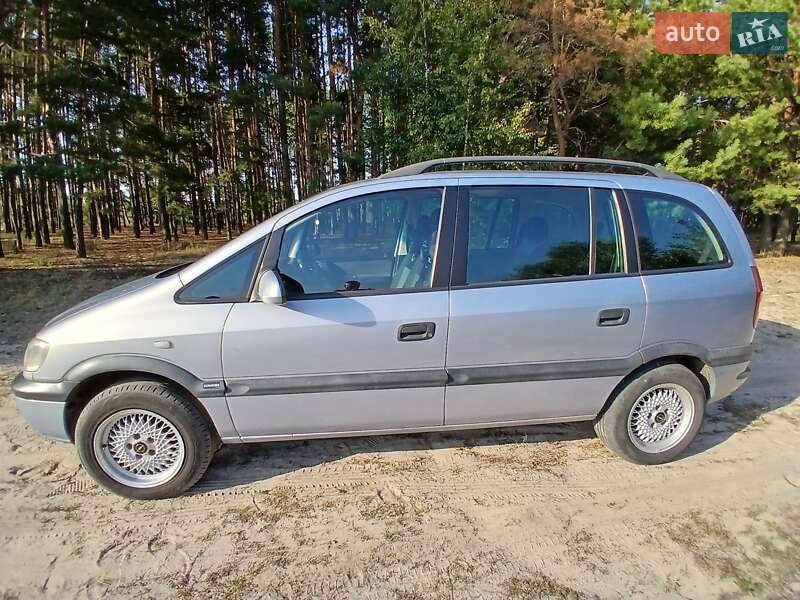 Мінівен Opel Zafira 2002 в Сновську