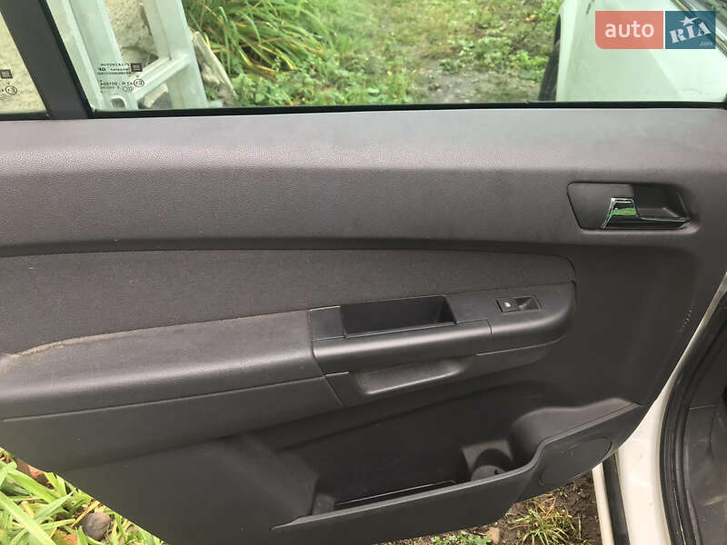 Мінівен Opel Zafira 2010 в Снятині