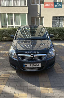 Минивэн Opel Zafira 2010 в 