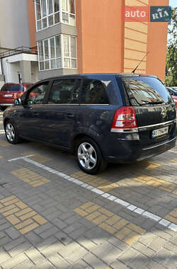 Минивэн Opel Zafira 2010 в 