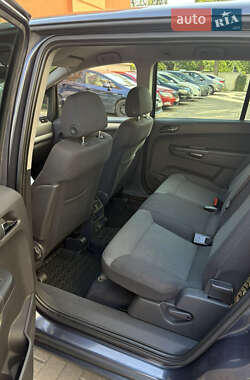 Минивэн Opel Zafira 2010 в 