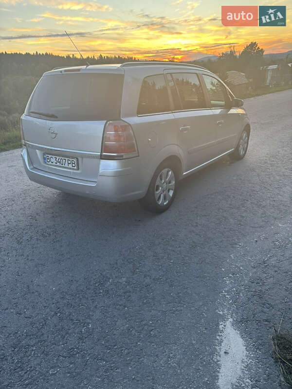 Минивэн Opel Zafira 2007 в Турке
