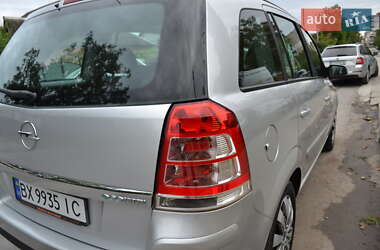 Минивэн Opel Zafira 2009 в 
