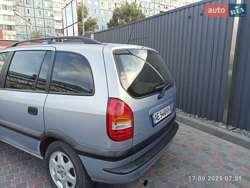 Минивэн Opel Zafira 2000 в Днепре