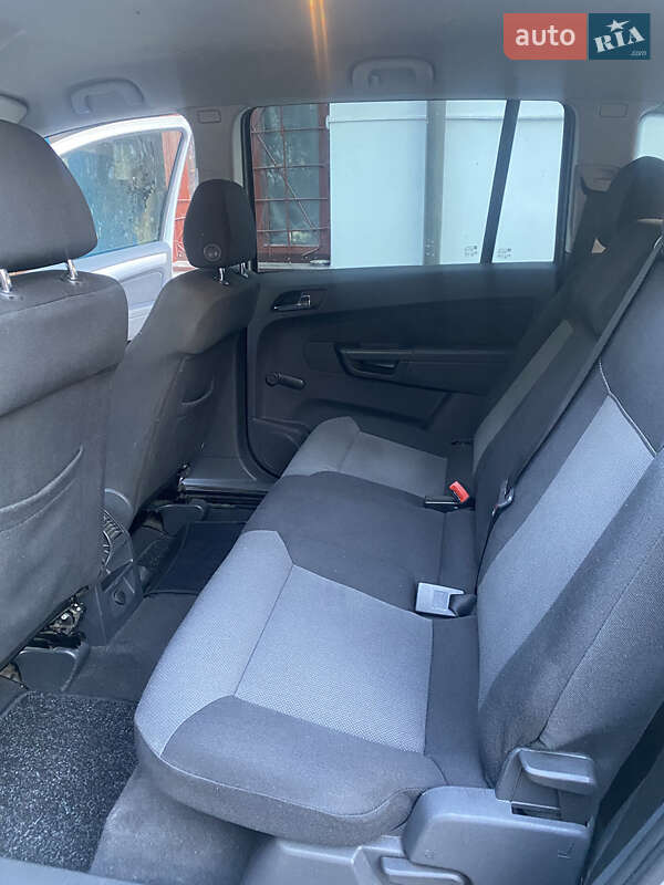Минивэн Opel Zafira 2006 в Луцке