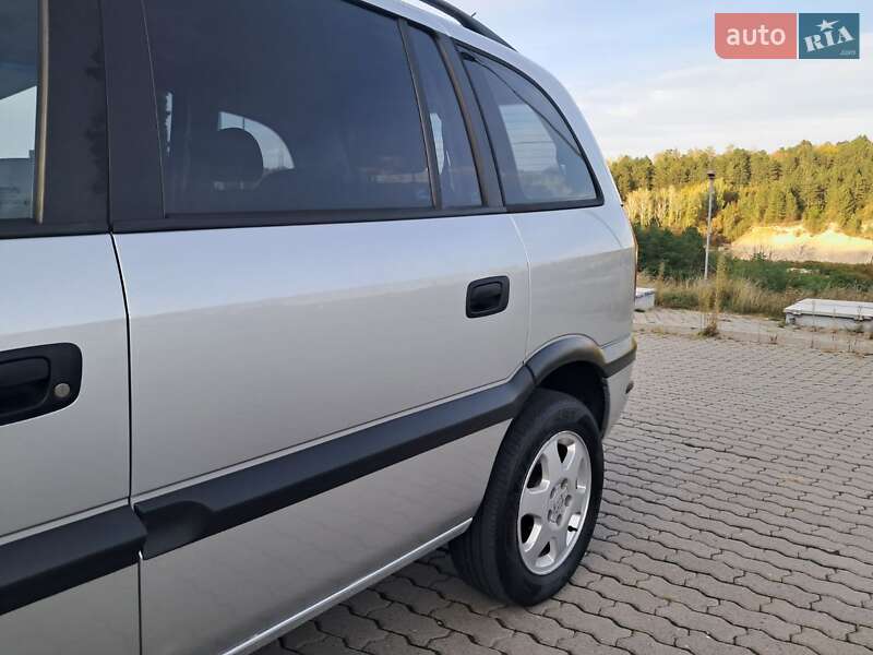 Минивэн Opel Zafira 2001 в Черновцах