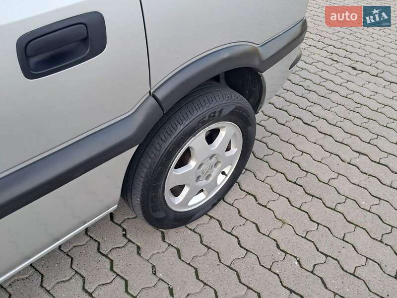 Минивэн Opel Zafira 2001 в Черновцах