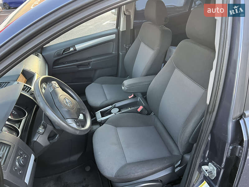 Минивэн Opel Zafira 2008 в Ровно